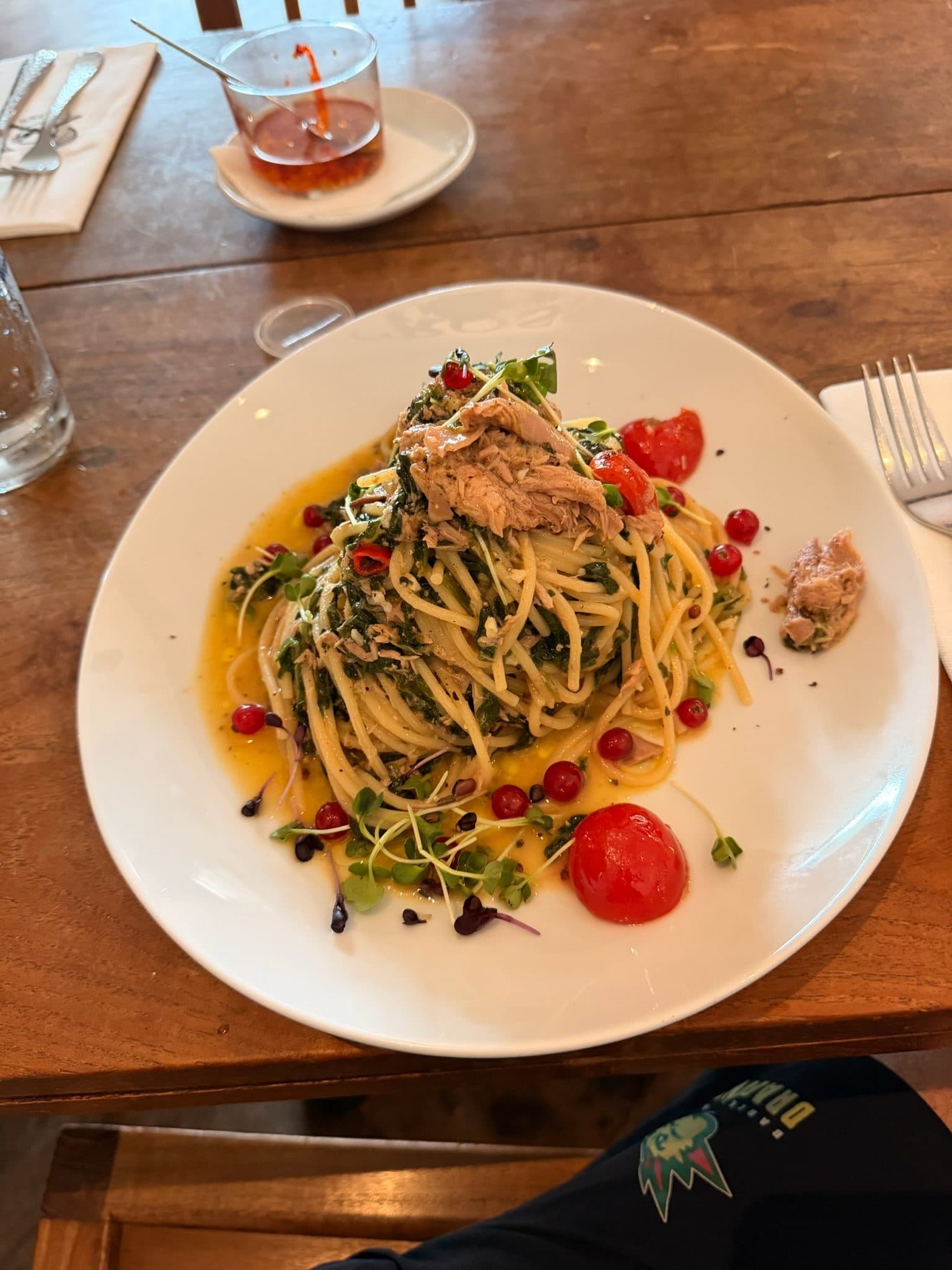 Spaghetti mit Tomaten und Kräutern